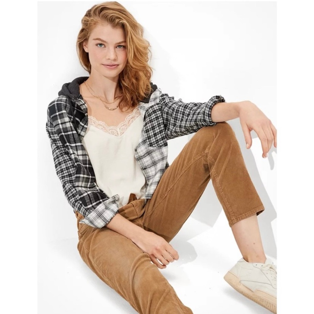 American Eagle Stretch Corduroy Mom Straight Pant Jean, Tan Size 10